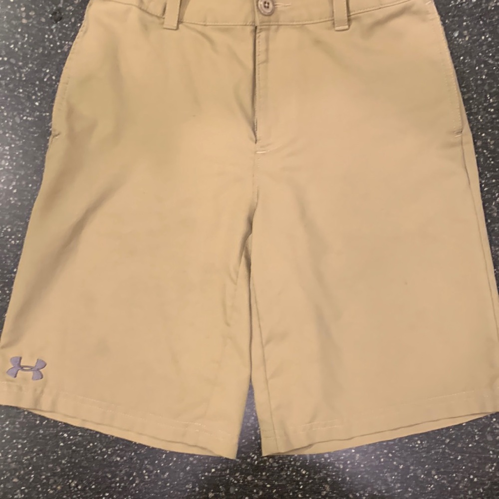 Boy’s Under Armour Khaki Shorts size Youth Medium